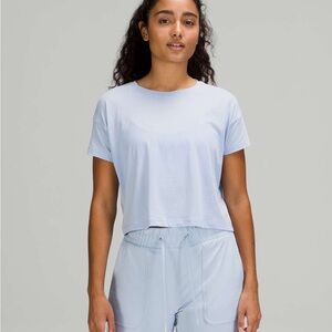 Lululemon Cates Tee in blue linen, size 8